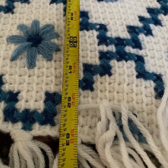 Handmade embroidered knit throw afghan blue design floral fringe 55.5"x 63" - Picture 5 of 7